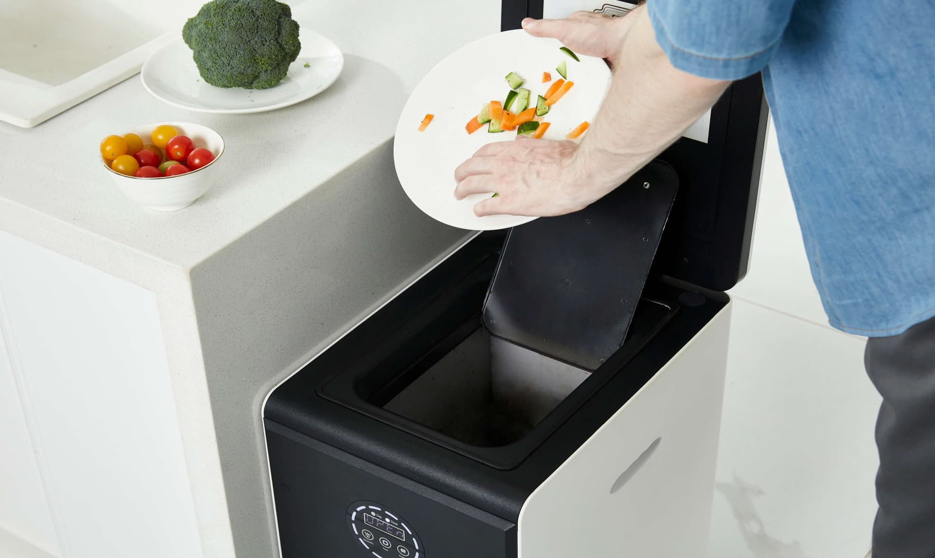 Compost food scraps with GEME